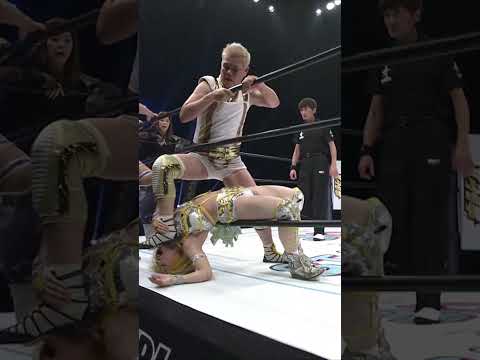 【女子プロレス】神取忍がなつぽいを踏みつけて痛めつける！【スターダム】