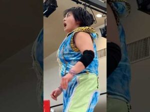 【女子プロレス】顔面への鞭攻撃をキャッチしてローリングエルボー【大空ちえ】【PURE-J】#玉川ボール #shorts